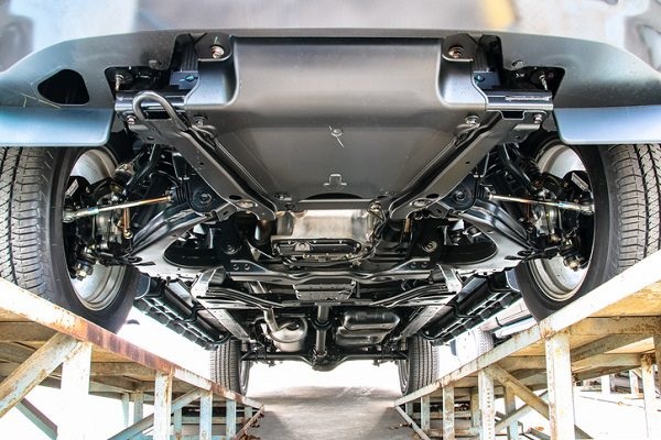 Sơn phủ gầm ô tô giúp vệ sinh xe dễ dàng